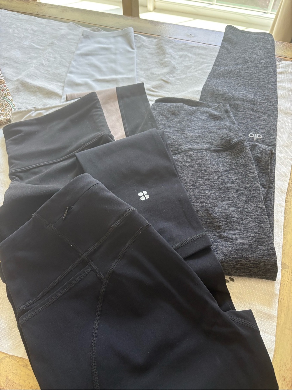 ALO Yoga Women's Black and Gray Athletic Leggings Pack   READ DESCRIPTION